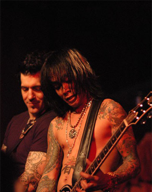 Buckcherry Photo ( ) -    /  - 14