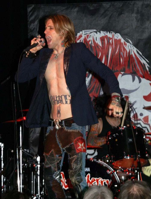 Buckcherry Photo ( ) -    /  - 25
