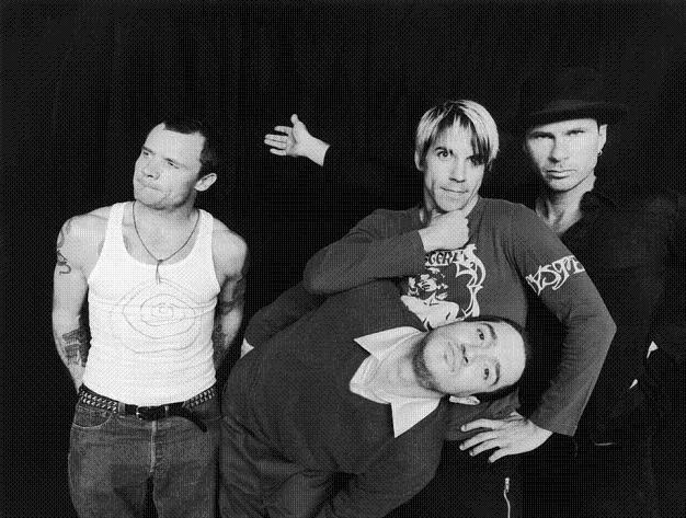 Red Hot Chili Peppers Photo (    )   /  - 7