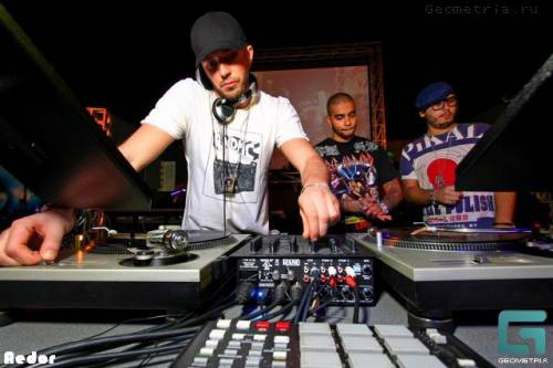 DJ Dlee  (  Photo)  