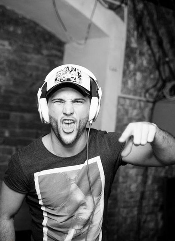  (Demid Rezin)  -     , ,   NL