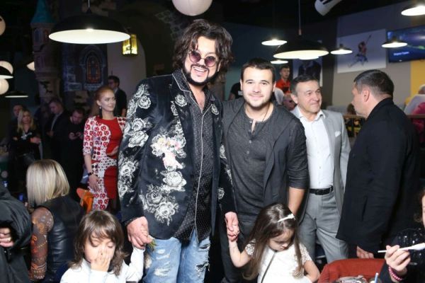    (Filipp Kirkorov Photo)  ,   ,     /  - 23