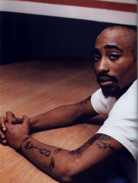 2Pac Photo (2,   )   /  - 35