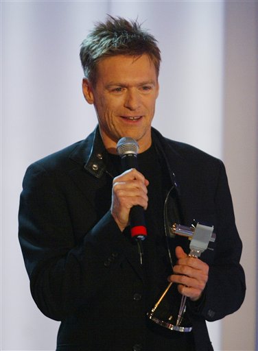 Bryan Adams Photo (  )   ,  /  - 13