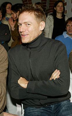 Bryan Adams Photo (  )   ,  /  - 15