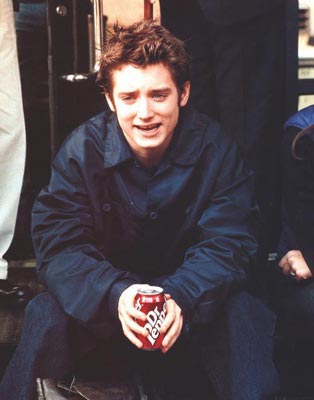 Elijah Wood Photo (  )    /  - 32