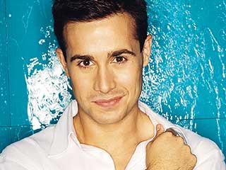 Freddie Prinze Jr Photo ( - )  ,    /  - 14