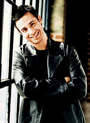 Freddie Prinze Jr Photo ( - )  ,    /  - 30