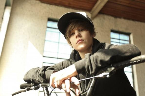 Justin Bieber Photo (  )   /  - 42