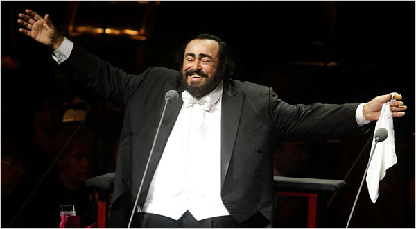 Luciano Pavarotti Photo (  )     /  - 2