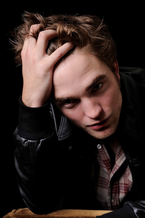 Robert Pattinson Photo (  ) ,     /  - 55