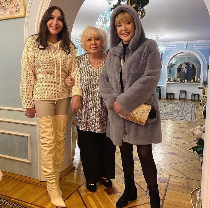    (Alla Pugacheva Photo)  ,    /  - 30