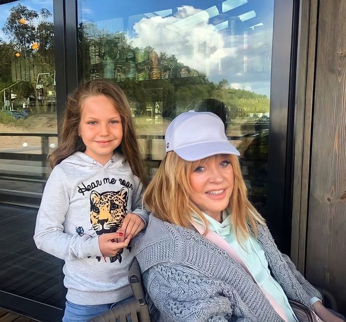    (Alla Pugacheva Photo)  ,    /  - 31
