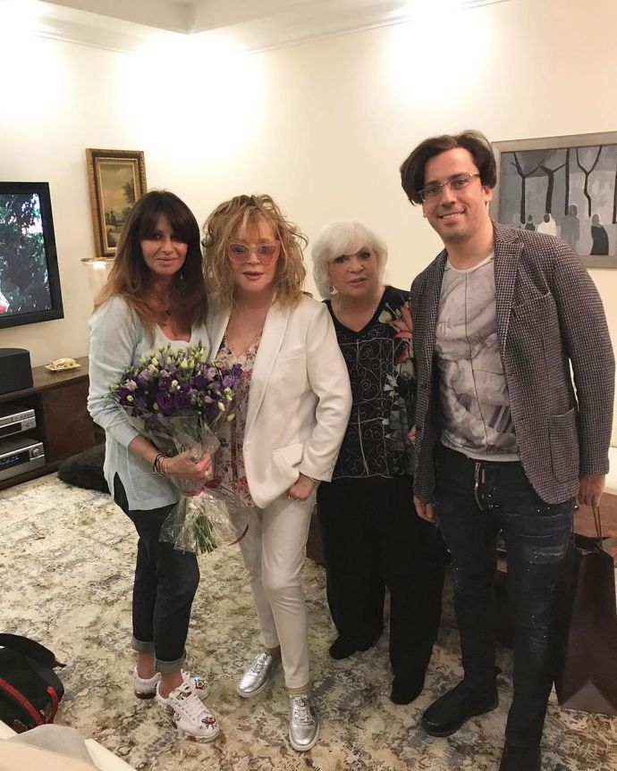    (Alla Pugacheva Photo)  ,    /  - 32