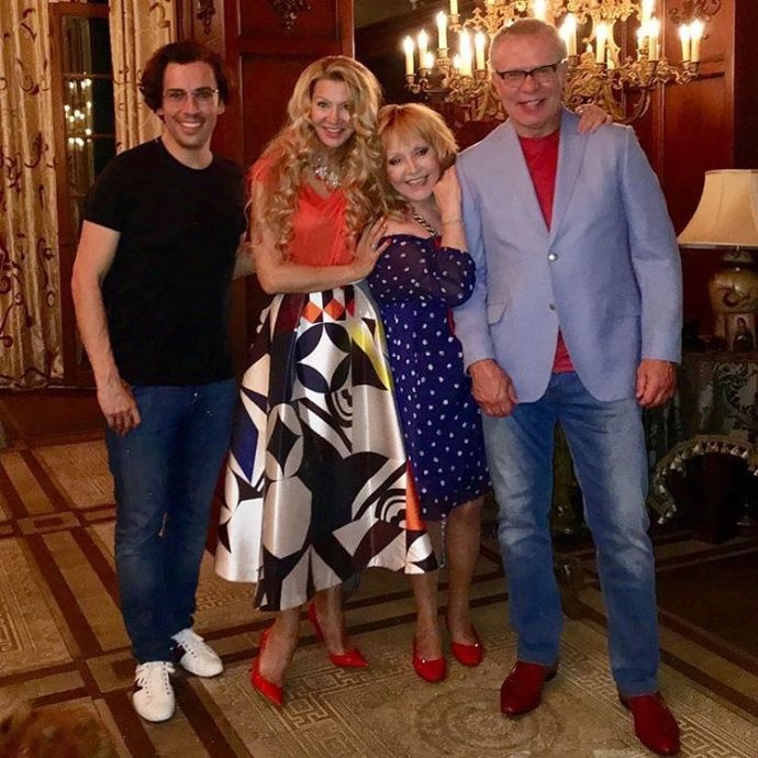    (Alla Pugacheva Photo)  ,    /  - 33