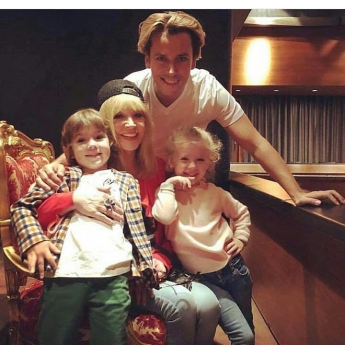    (Alla Pugacheva Photo)  ,    /  - 39