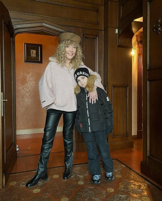    (Alla Pugacheva Photo)  ,    /  - 40