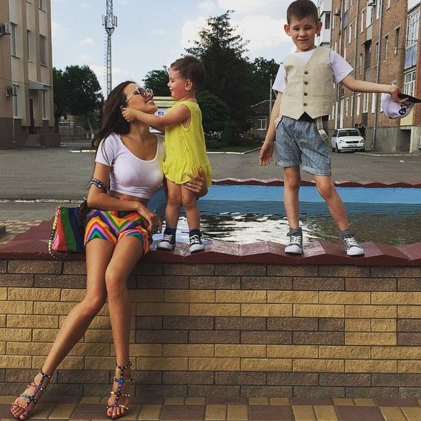   (Anastasiya Kostenko)  - ,    ,   /  - 142