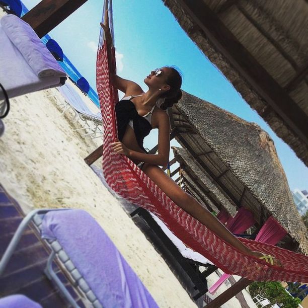   (Anastasiya Kostenko)  - ,    ,   /  - 144