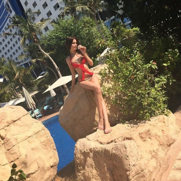   (Anastasiya Kostenko)  - ,    ,   /  - 165