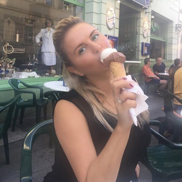    (Anna Semenovich Photo)  ,     /  - 42