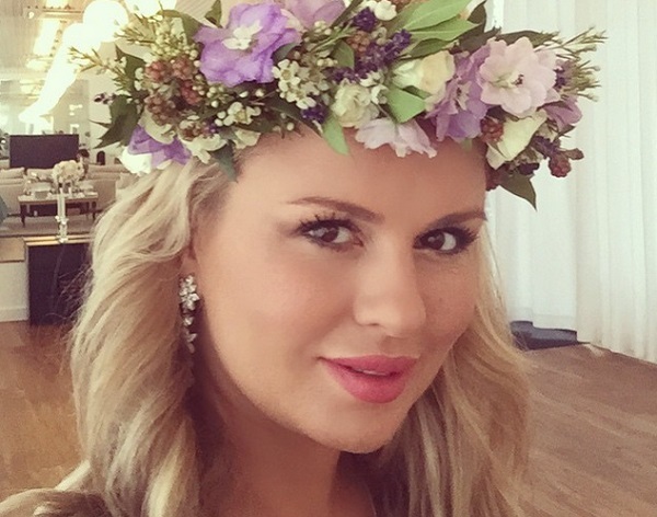    (Anna Semenovich Photo)  ,     /  - 93