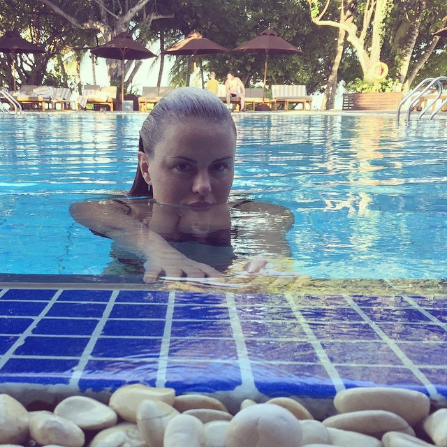    (Anna Semenovich Photo)  ,     /  - 127