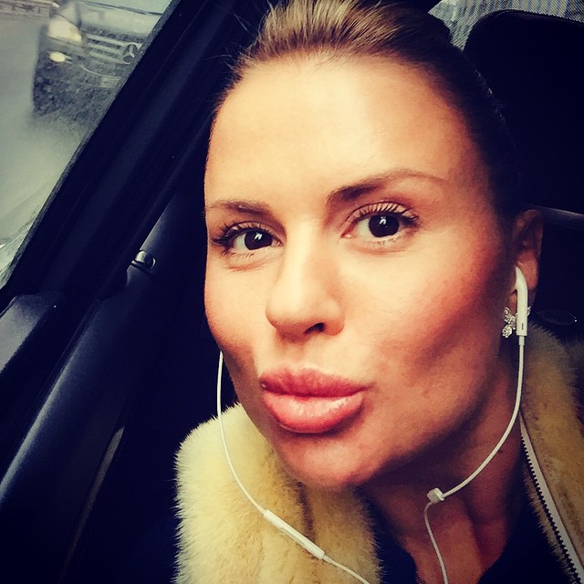    (Anna Semenovich Photo)  ,     /  - 135