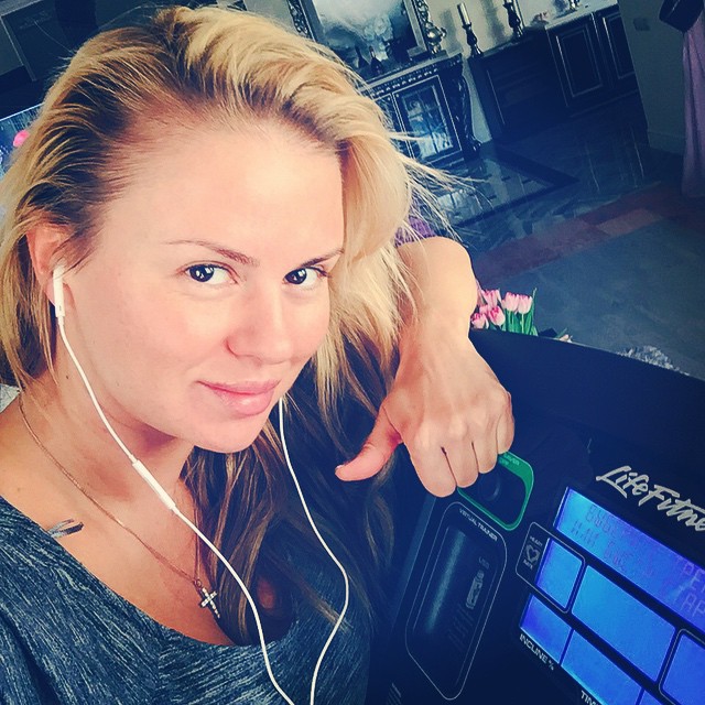    (Anna Semenovich Photo)  ,     /  - 137