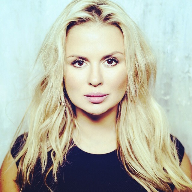    (Anna Semenovich Photo)  ,     /  - 142