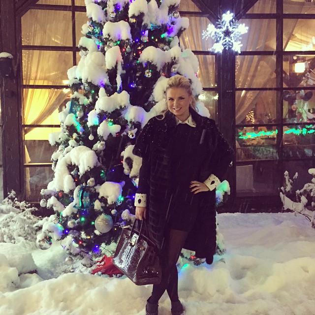    (Anna Semenovich Photo)  ,     /  - 147