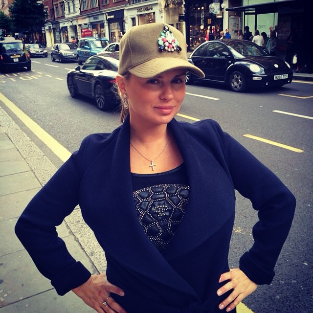    (Anna Semenovich Photo)  ,     /  - 150