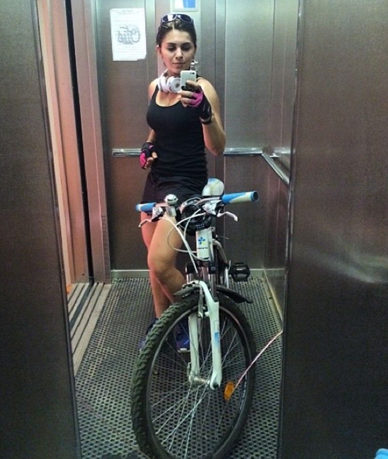  (  , Dominika)  -  /  - 77