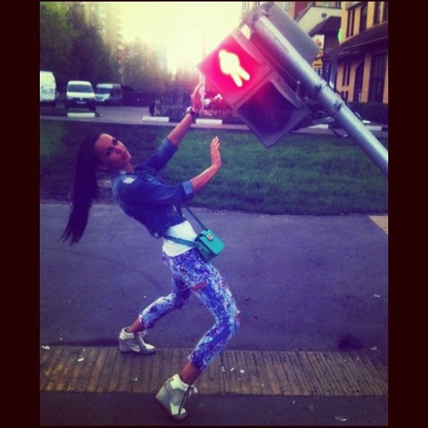 Zivert ( )  -  /  - 678