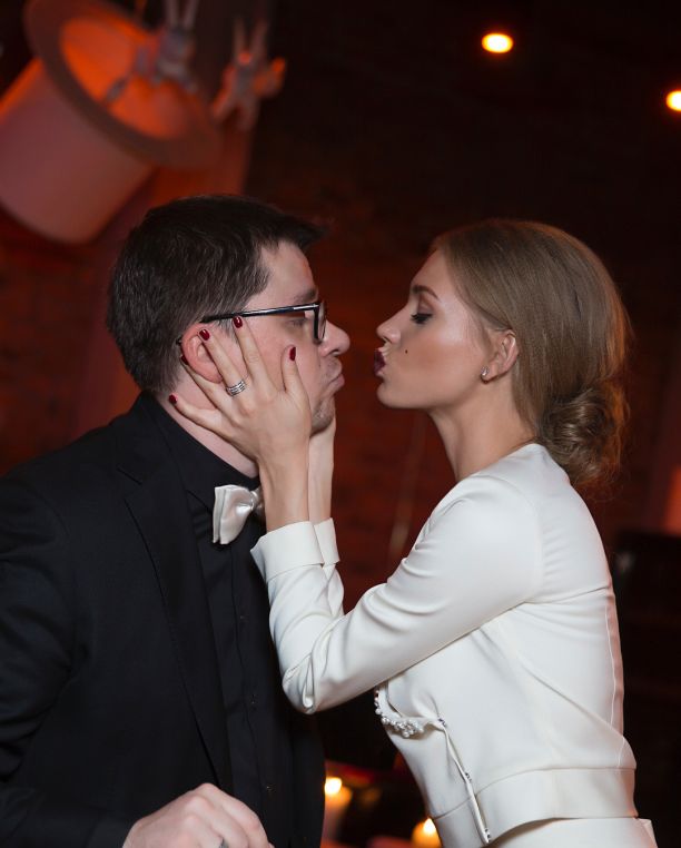    (Kristina Asmus Photo) ,    /  - 90