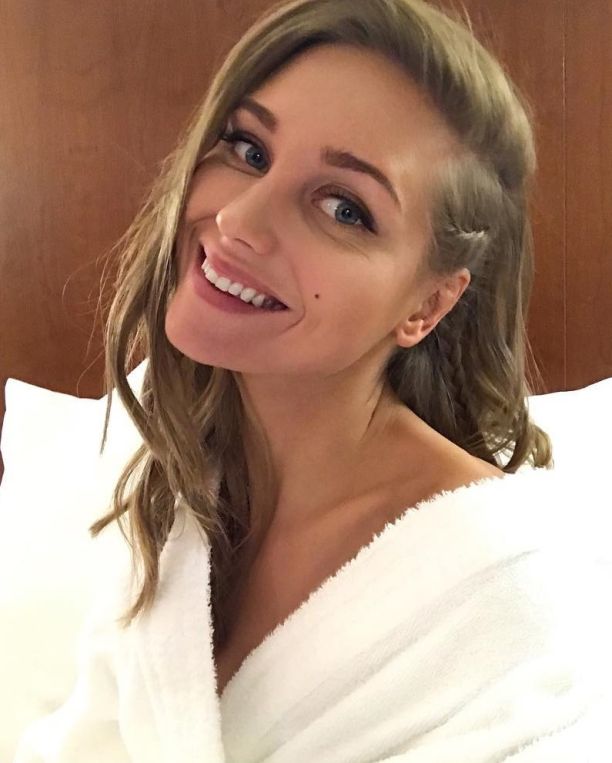    (Kristina Asmus Photo) ,    /  - 111