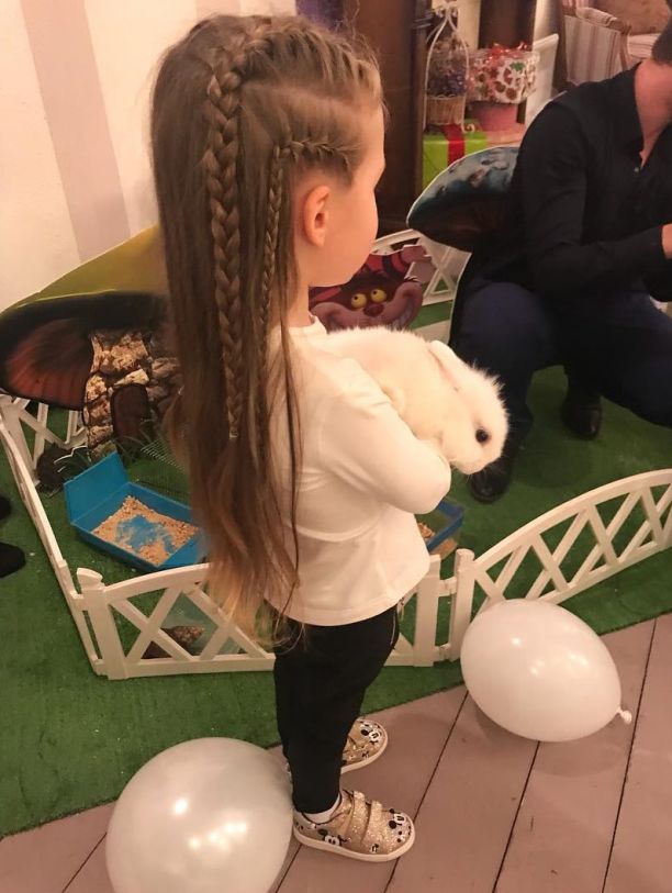    (Kristina Asmus Photo) ,    /  - 112