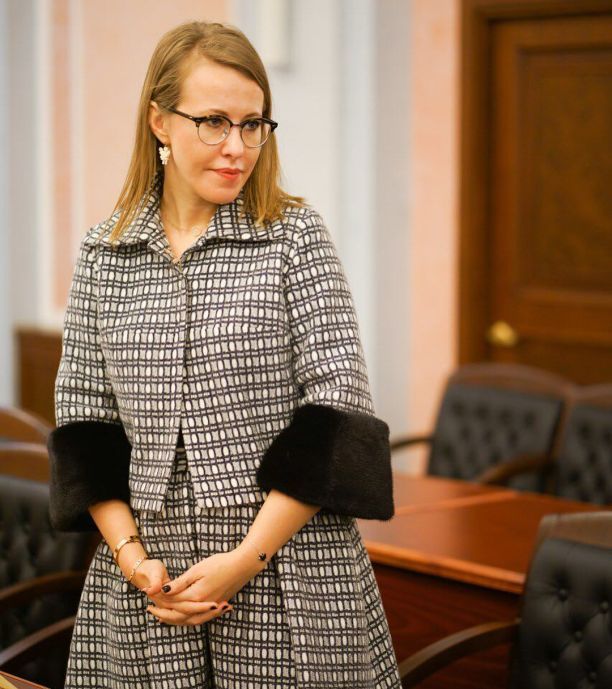    (Kseniya Sobchak Photo) ,    2,  /  - 33