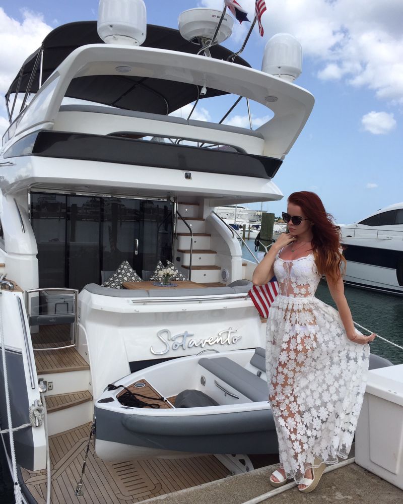   BELKA  ( Lena Knyazeva Photo)  ,  /  - 79