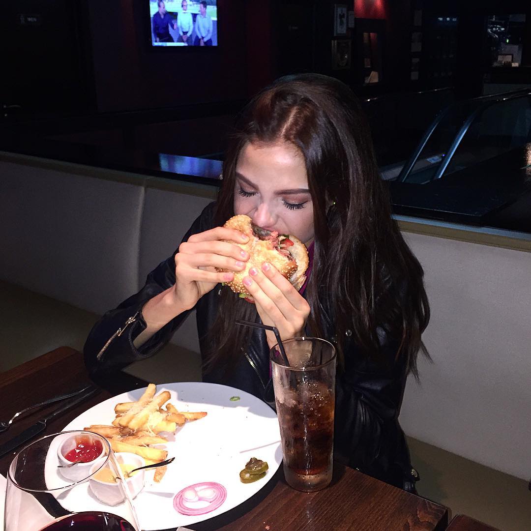   ( , Lesya Kafelnikova)  - ,    /  - 50