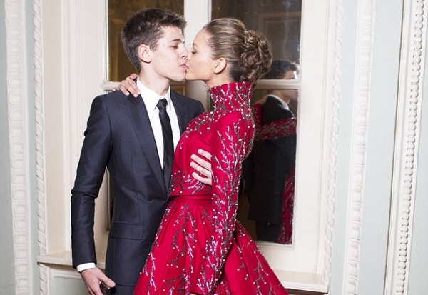   ( , Lesya Kafelnikova)  - ,    /  - 77