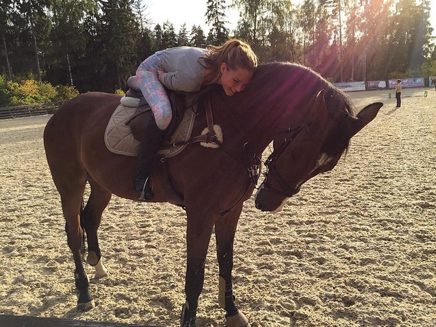   ( , Lesya Kafelnikova)  - ,    /  - 81