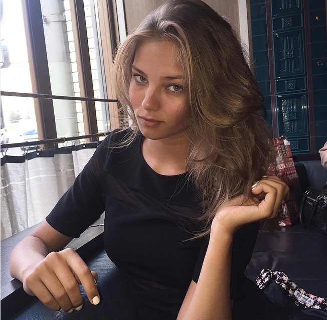   ( , Lesya Kafelnikova)  - ,    /  - 90