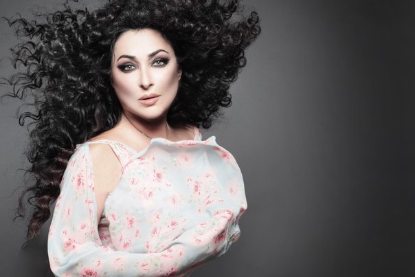    (Lolita Milyavskaya Photo)  , ,        /  - 75