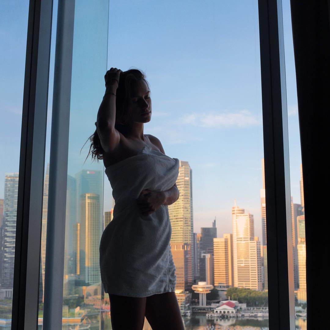   (Mary Shum)  -  Mavrin,    /  - 211