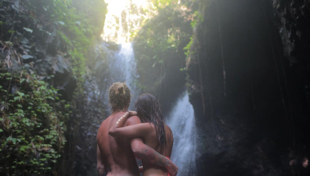   (Mary Shum)  -  Mavrin,    /  - 245