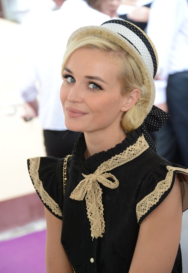    (Polina Gagarina Photo)  ,     /  - 152