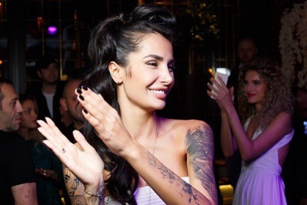   (Sasha Kabaeva,  ,  )  - , ,  Soho Rooms /  - 152