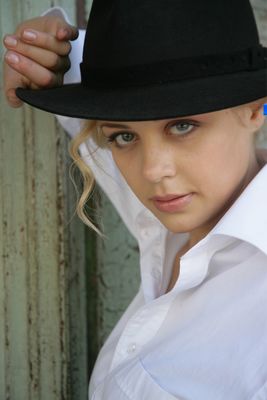    (Tina KarolPhoto)  , ,  /  - 132