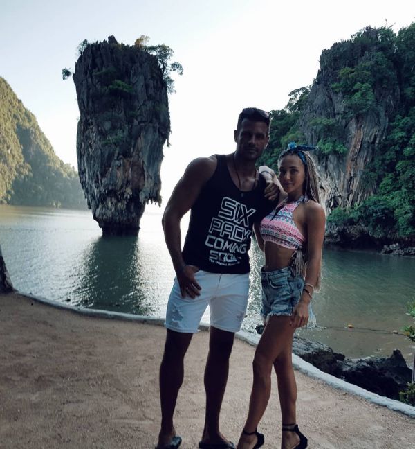   ( )  -   , ,  -2 /  - 220